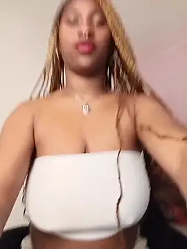 Snapshot of EvonyFoxxx chatting on June 15, 2026, 11:48 pm EvonyFoxxx online show from June 15, 2026, 11:48 pm