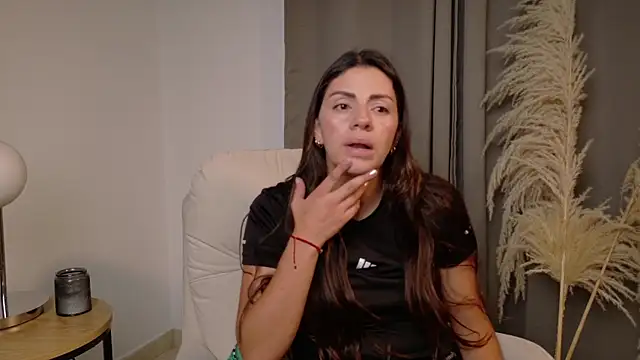 Snapshot of SeleneNova chatting on May 21, 2026, 3:31 pm SeleneNova online show from May 21, 2026, 3:31 pm