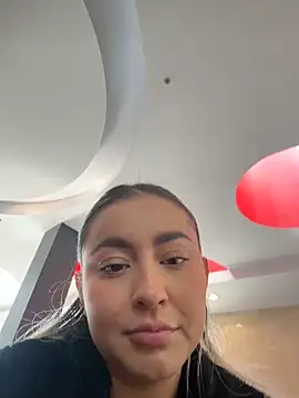 Elina Hills online show from March 19, 2026, 6:52 pm