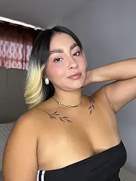 Snapshot of Elina_Hills chatting on June 17, 2026, 6:51 pm Elina Hills online show from June 17, 2026, 6:51 pm