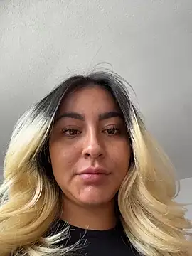Snapshot of Elina_Hills chatting on May 17, 2026, 2:39 pm Elina Hills online show from May 17, 2026, 2:39 pm