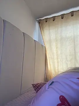 Elina Hills online show from December 20, 2025, 5:05 pm