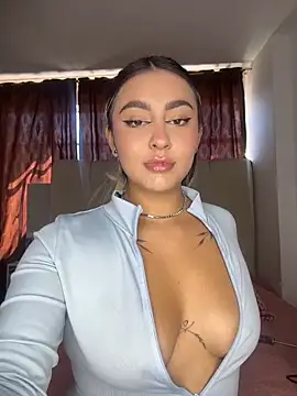 Snapshot of Elina_Hills chatting on May 9, 2026, 2:20 pm Elina Hills online show from May 9, 2026, 2:20 pm