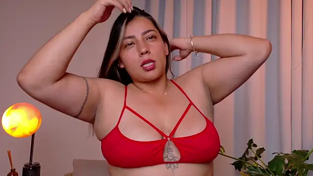 Snapshot of Zara_Nova chatting on August 5, 2026, 10:04 pm Zara Nova online show from August 5, 2026, 10:04 pm