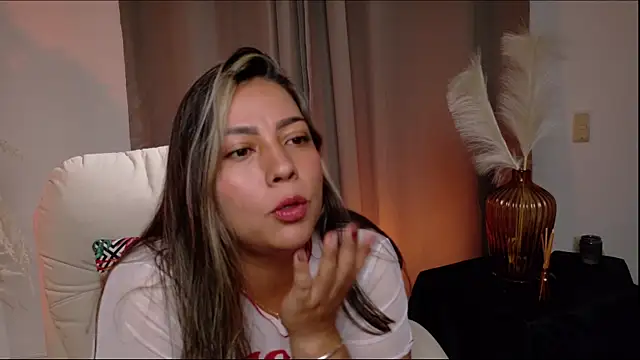 Snapshot of Zara_Nova chatting on August 3, 2026, 2:34 pm Zara Nova online show from August 3, 2026, 2:34 pm