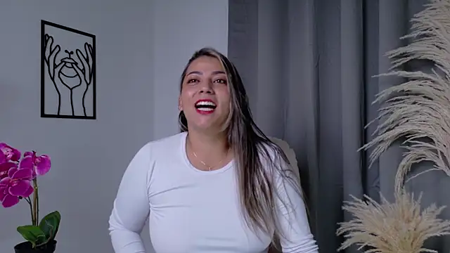 Snapshot of Zara_Nova chatting on November 28, 2025, 8:09 pm Zara Nova online show from November 28, 2025, 8:09 pm