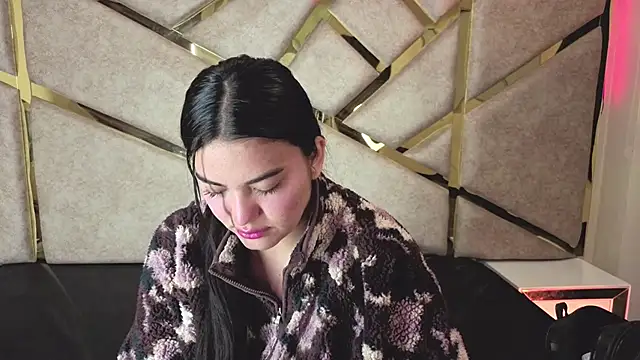 Snapshot of Frrreyaa chatting on November 24, 2025, 2:22 am Frrreyaa online show from November 24, 2025, 2:22 am