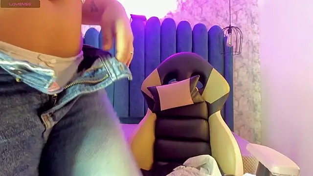 Snapshot of Frrreyaa chatting on December 15, 2025, 6:36 pm Frrreyaa online show from December 15, 2025, 6:36 pm