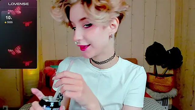 Snapshot of Angel_Julles chatting on November 15, 2025, 12:47 am Angel Julles online show from November 15, 2025, 12:47 am