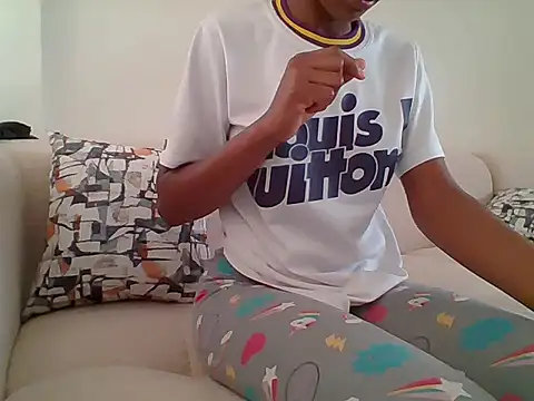 Snapshot of Petite_baby5 chatting on June 30, 2026, 1:11 pm Petite baby5 online show from June 30, 2026, 1:11 pm