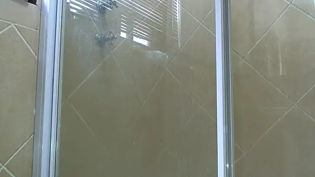 Snapshot of NewBeginnings8 chatting on December 18, 2025, 11:03 am NewBeginnings8 online show from December 18, 2025, 11:03 am