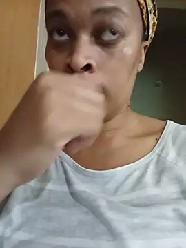 Snapshot of NewBeginnings8 chatting on June 14, 2026, 8:32 pm NewBeginnings8 online show from June 14, 2026, 8:32 pm