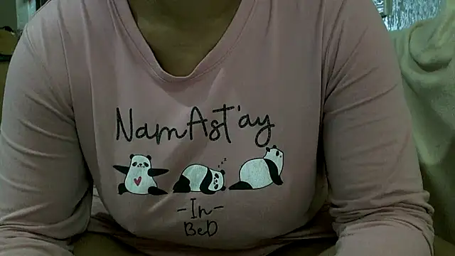 Snapshot of NewBeginnings8 chatting on June 5, 2026, 6:52 am NewBeginnings8 online show from June 5, 2026, 6:52 am
