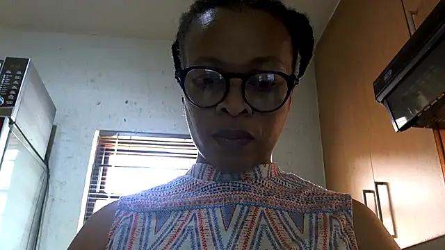 Snapshot of NewBeginnings8 chatting on November 29, 2025, 9:31 am NewBeginnings8 online show from November 29, 2025, 9:31 am