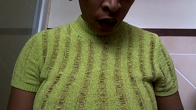 Snapshot of NewBeginnings8 chatting on December 17, 2025, 12:54 pm NewBeginnings8 online show from December 17, 2025, 12:54 pm