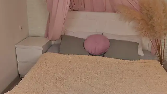 Snapshot of Helena_Amour chatting on December 3, 2025, 6:25 am Helena Amour online show from December 3, 2025, 6:25 am