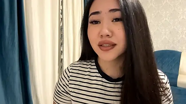 Snapshot of APRYLSUN chatting on November 12, 2025, 12:09 pm APRYLSUN online show from November 12, 2025, 12:09 pm