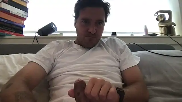 Snapshot of dutchpieter95 chatting on June 17, 2026, 8:25 am dutchpieter95 online show from June 17, 2026, 8:25 am