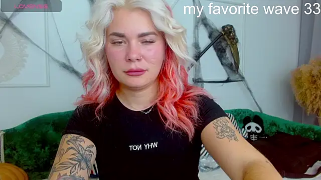 lada love online show from October 30, 2025, 1:53 pm