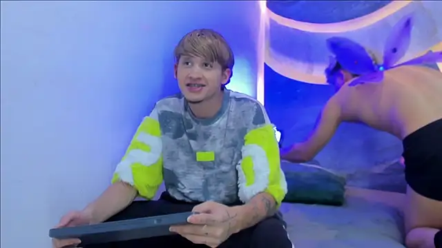 Hot guys sex3  online show from October 31, 2025, 4:47 pm