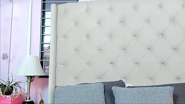 Snapshot of scarlett_leblanc_ chatting on August 7, 2026, 12:33 pm scarlett leblanc online show from August 7, 2026, 12:33 pm