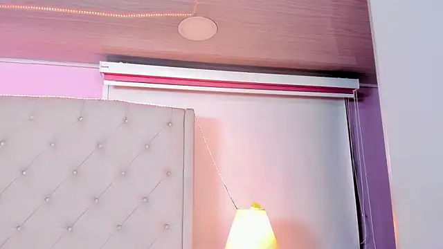 scarlett leblanc  online show from May 6, 2026, 12:09 pm