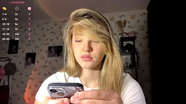 Snapshot of OrethaEredia chatting on November 10, 2025, 3:06 pm OrethaEredia online show from November 10, 2025, 3:06 pm