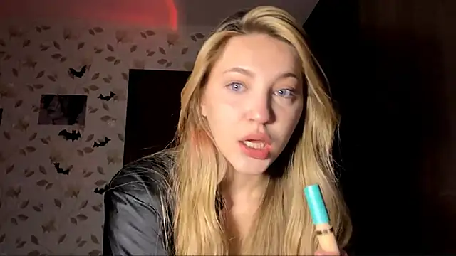 Snapshot of OrethaEredia chatting on November 1, 2025, 3:17 pm OrethaEredia online show from November 1, 2025, 3:17 pm