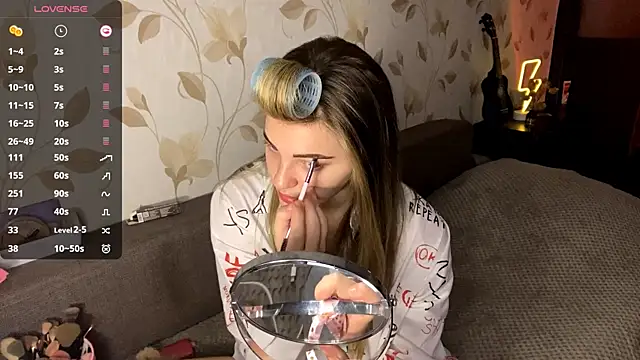 Snapshot of OrethaEredia chatting on December 4, 2025, 5:01 pm OrethaEredia online show from December 4, 2025, 5:01 pm