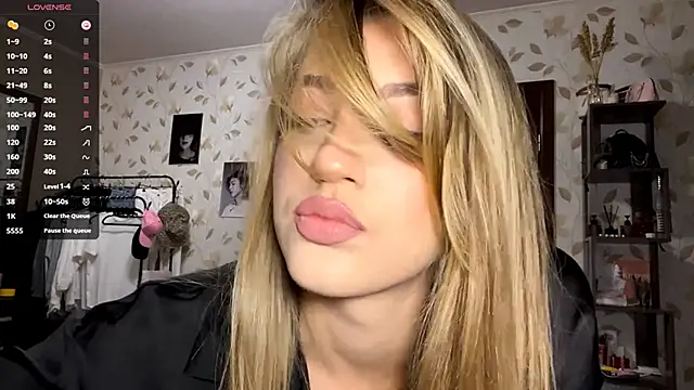 Snapshot of OrethaEredia chatting on November 17, 2025, 4:11 pm OrethaEredia online show from November 17, 2025, 4:11 pm