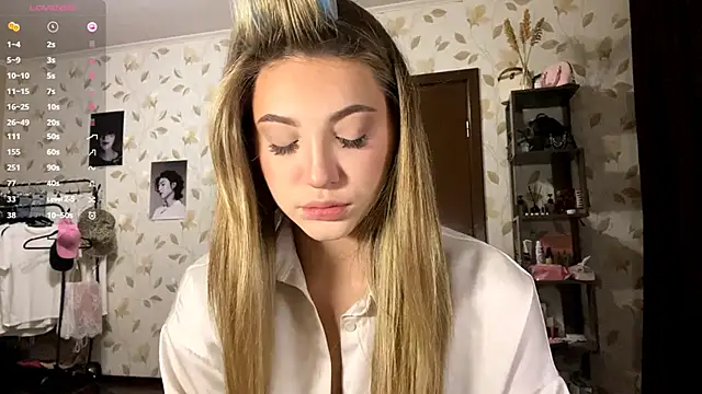 Snapshot of OrethaEredia chatting on November 18, 2025, 3:15 pm OrethaEredia online show from November 18, 2025, 3:15 pm