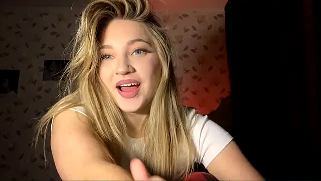 Snapshot of OrethaEredia chatting on November 4, 2025, 3:27 pm OrethaEredia online show from November 4, 2025, 3:27 pm