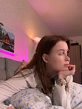 HotMilkis online show from November 12, 2025, 9:24 am