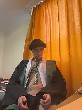 Itsllua21 online show from October 31, 2025, 8:16 pm