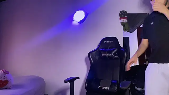 3v1l online show from December 1, 2025, 8:21 pm