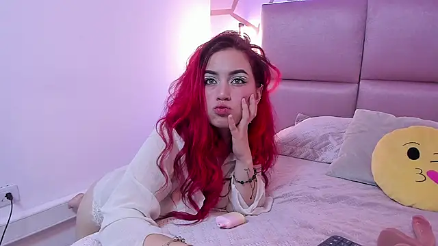 Snapshot of Sophie_Russell_ chatting on November 11, 2025, 12:05 am Sophie Russell online show from November 11, 2025, 12:05 am