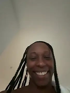 Snapshot of MadameMuse chatting on May 11, 2026, 1:56 pm MadameMuse online show from May 11, 2026, 1:56 pm