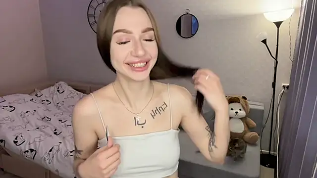 Snapshot of _Hey_lola_ chatting on November 19, 2025, 10:26 am Hey lola online show from November 19, 2025, 10:26 am