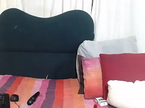 Snapshot of Squirt_bitchxxx chatting on December 1, 2025, 10:10 pm Squirt bitchxxx online show from December 1, 2025, 10:10 pm