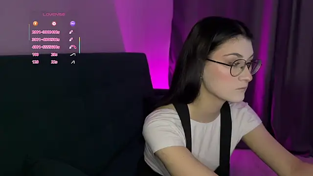 Snapshot of LinnaFairy chatting on November 24, 2025, 9:42 am LinnaFairy online show from November 24, 2025, 9:42 am