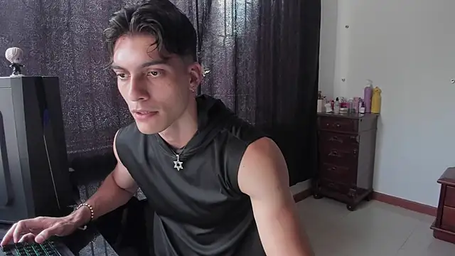 Snapshot of AlessioVitale chatting on March 28, 2026, 10:00 pm AlessioVitale online show from March 28, 2026, 10:00 pm