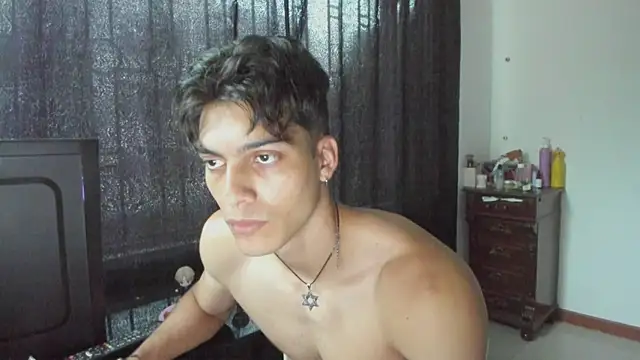 Snapshot of AlessioVitale chatting on March 31, 2026, 11:34 am AlessioVitale online show from March 31, 2026, 11:34 am