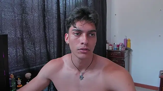 Snapshot of AlessioVitale chatting on April 4, 2026, 6:25 pm AlessioVitale online show from April 4, 2026, 6:25 pm