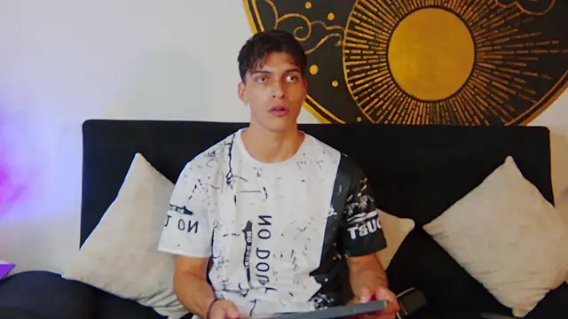 Snapshot of AlessioVitale chatting on February 24, 2026, 7:59 pm AlessioVitale online show from February 24, 2026, 7:59 pm