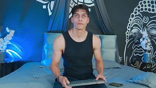 Snapshot of AlessioVitale chatting on February 16, 2026, 7:56 pm AlessioVitale online show from February 16, 2026, 7:56 pm