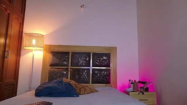 Snapshot of dark_angell77 chatting on December 2, 2025, 11:12 am dark angell77 online show from December 2, 2025, 11:12 am