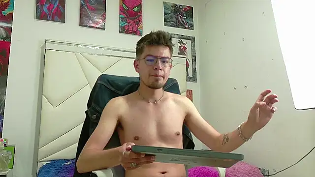 Snapshot of NICK_VERS chatting on December 3, 2025, 11:14 pm NICK VERS online show from December 3, 2025, 11:14 pm