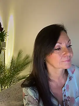 HotLdyllic online show from April 30, 2026, 4:14 pm