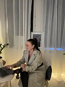 HotLdyllic online show from January 13, 2026, 4:11 pm