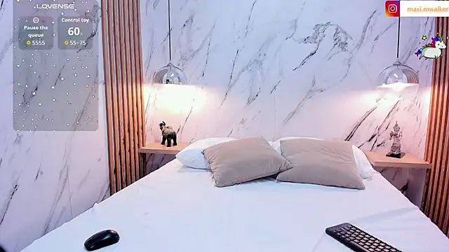 Snapshot of Staarhot chatting on November 7, 2025, 11:59 am Staarhot online show from November 7, 2025, 11:59 am